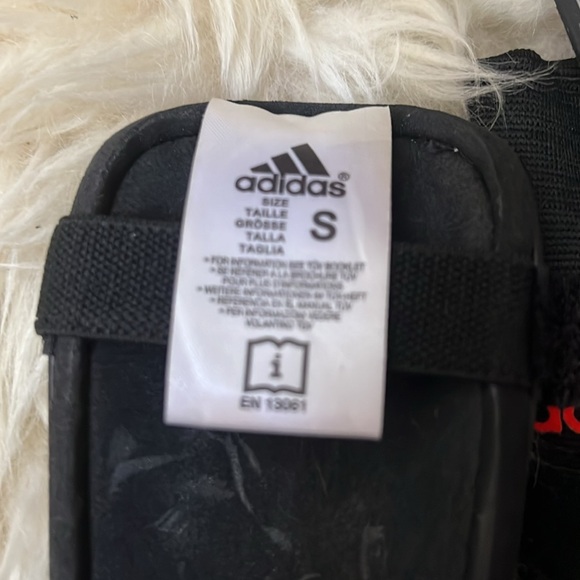 youth soccer shoes in size 5.5 (shin guard incl.) in excellent condition - Picture 7 of 8